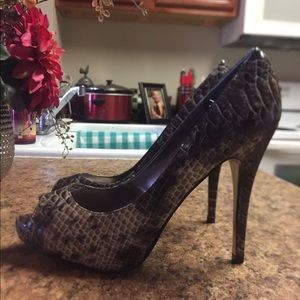 Steve Madden grey snake print heels